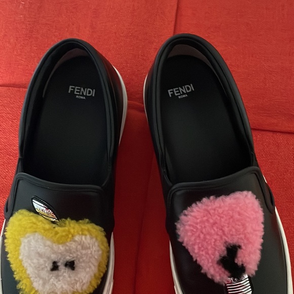 Fendi shearling slip on. - Picture 3 of 6